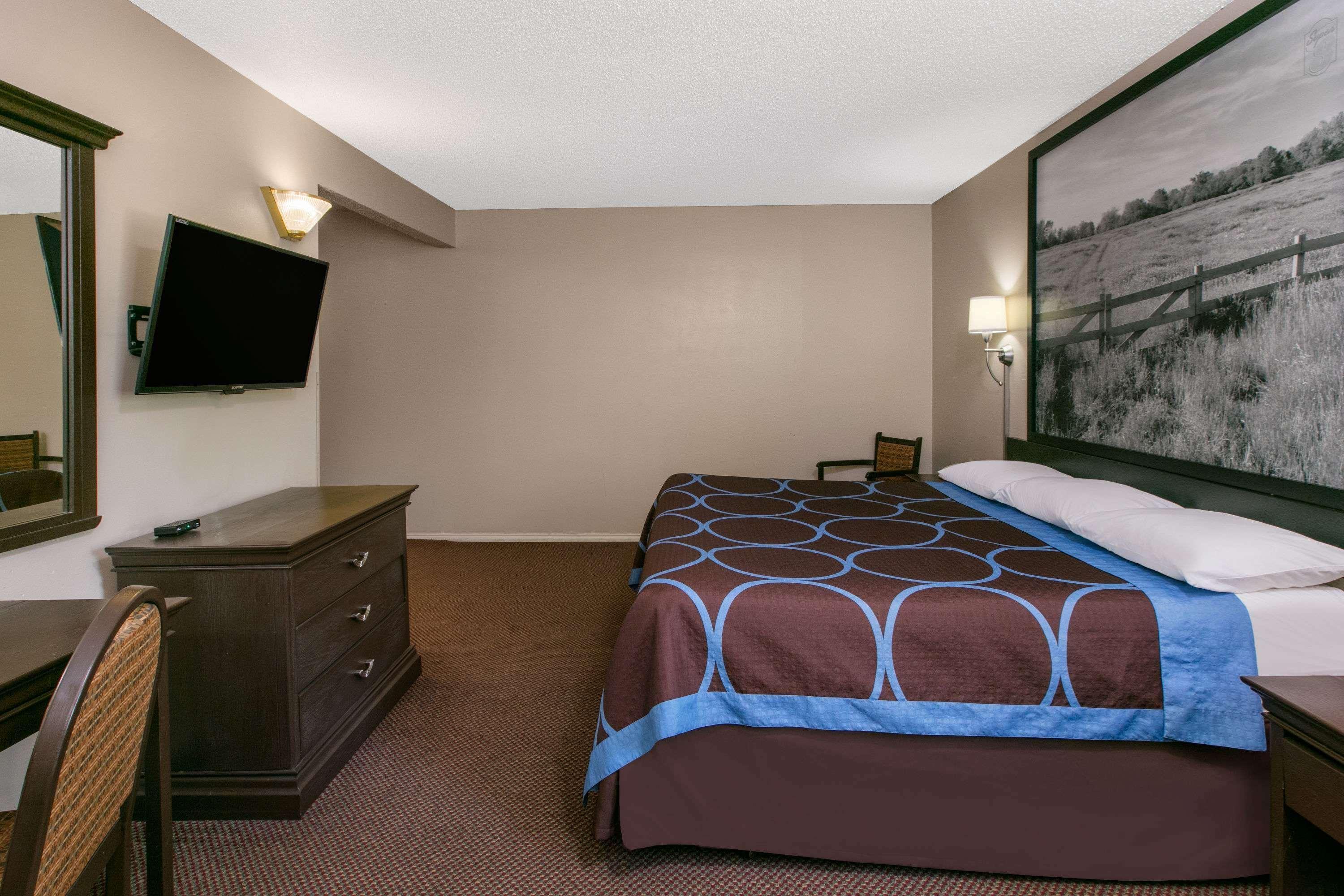 Super 8 By Wyndham Lubbock Civic Center North Motel Exterior photo